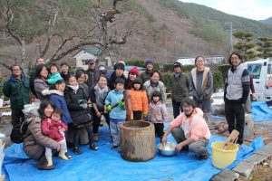 ②イベントの集合写真（川島で餅つき交流会）JPG